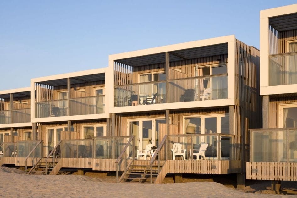 Roompot Largo Strandvilla's Hoek van Holland zijn moderne huisjes op het strand
