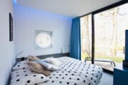 Slaapkamer in het bijzondere vakantiehuis op de Veluwe
