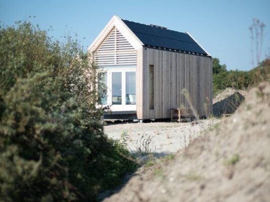 Tiny house in de duinen aan de rand van het Grevelingenmeer