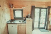 Keukenblokje in een houten tiny house