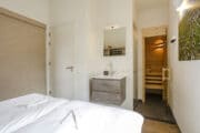 Slaapkamer met sauna in het vakantiehuis in Drenthe