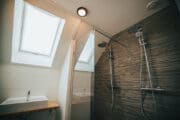 Badkamer met inloopdouche in het vakantiehuis