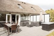 Het Dutchen vakantiehuis op Ameland heeft een sfeervol terras