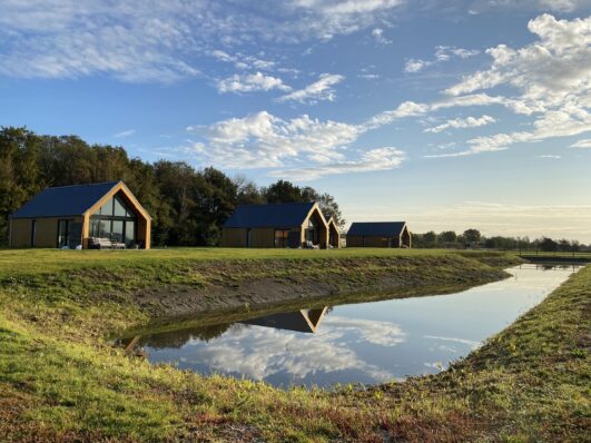Op Landgoed de Eendracht bij Vrouwenpolder staan vier bosvilla's