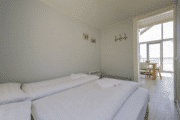 Slaapkamer van strandhuisje in Julianadorp