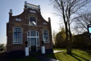 Oud kerkje omgebouwd tot vakantiehuis in Friesland