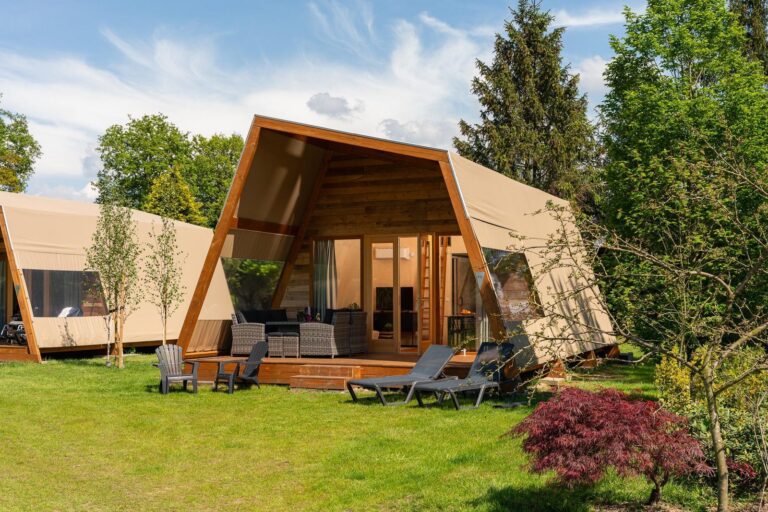 Twentse Tentsuite XL met privé sanitair